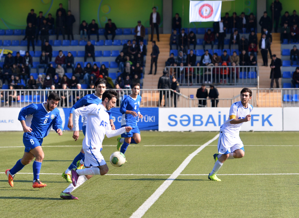 Tələbələr arasında futbol çempionatının yarımfinal turu